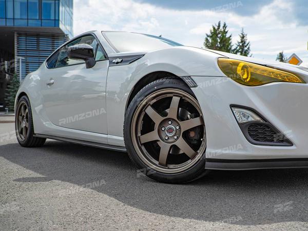 TOYOTA GT86 НА ЛИТЫХ ДИСКАХ В СТИЛЕ RAYS TE37 R18 - Фото № 3