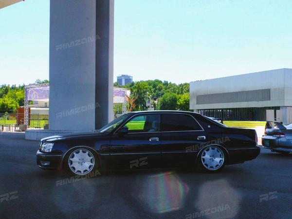TOYOTA CROWN MAJESTA НА КОВАНЫХ ДИСКАХ В СТИЛЕ RIVERSIDE TRAFFICSTAR DTX R19 - Фото № 4