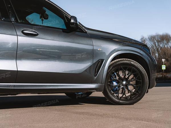BMW X5 НА ЛИТЫХ ДИСКАХ В СТИЛЕ VOSSEN HF-2 R20 - Фото № 3