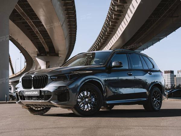 BMW X5 НА ЛИТЫХ ДИСКАХ В СТИЛЕ VOSSEN HF-2 R20 - Фото № 1
