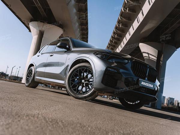 BMW X5 НА ЛИТЫХ ДИСКАХ В СТИЛЕ VOSSEN HF-2 R20 - Фото № 6