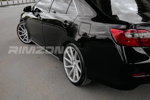 Литой диск В СТИЛЕ VOSSEN CVT R17 7.5J 4x100 ET38 dia 73.1 - Фото вживую на авто №2