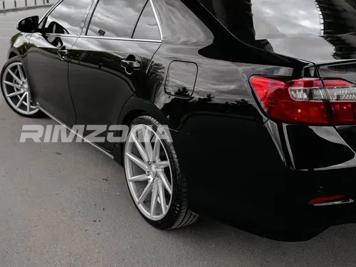 Литой диск В СТИЛЕ VOSSEN CVT R17 7.5J 4x100 ET38 dia 73.1 - Фото вживую на авто №6