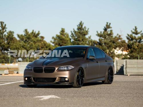 Литой диск В СТИЛЕ VOSSEN CVT R17 7.5J 4x100 ET38 dia 73.1 - Фото вживую на авто №3