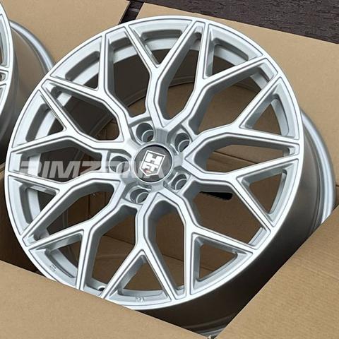 Литой диск В СТИЛЕ VOSSEN 611-1816 R18 8J 5x114.3 ET40 dia 67.1